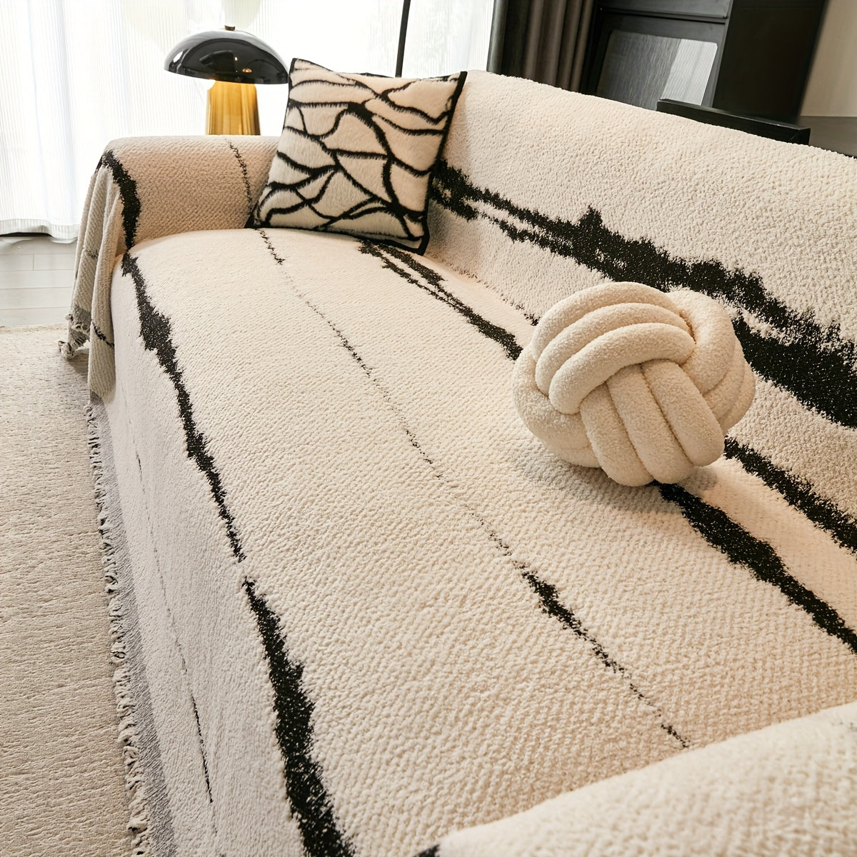 A Luxurious Vintage Chenille Sofa Cover - Reversible, Non-Slip, Cat Scratch Resistant, Machine Washable, Soft And Breathable, Featuring a Two-Tone Design with Tassels - Pet-Friendly, Suitable for All Seasons