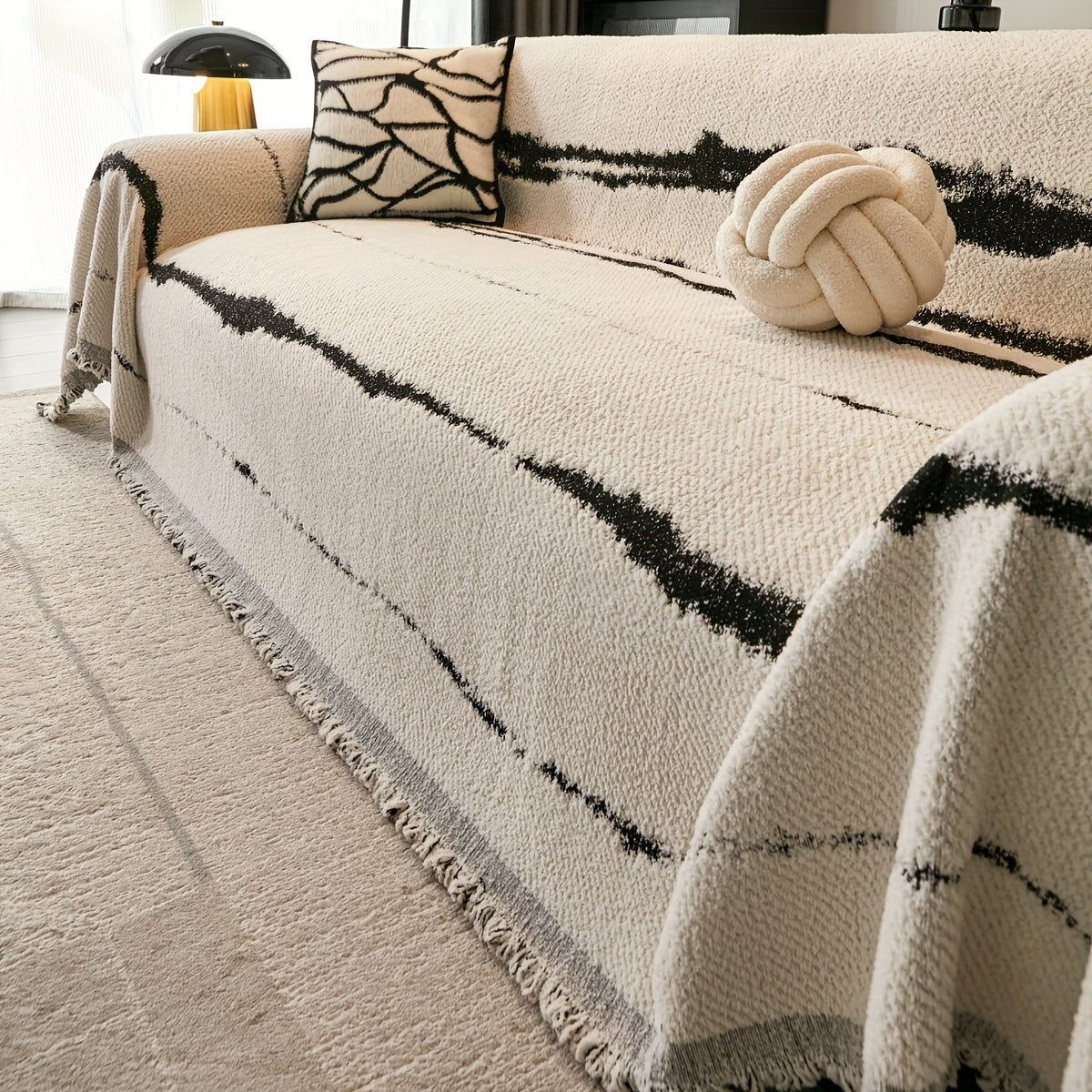 A Luxurious Vintage Chenille Sofa Cover - Reversible, Non-Slip, Cat Scratch Resistant, Machine Washable, Soft And Breathable, Featuring a Two-Tone Design with Tassels - Pet-Friendly, Suitable for All Seasons