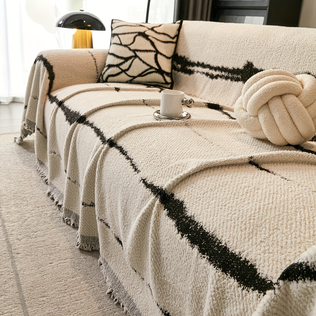 A Luxurious Vintage Chenille Sofa Cover - Reversible, Non-Slip, Cat Scratch Resistant, Machine Washable, Soft And Breathable, Featuring a Two-Tone Design with Tassels - Pet-Friendly, Suitable for All Seasons