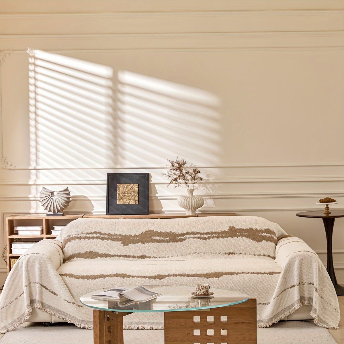 A Luxurious Vintage Chenille Sofa Cover - Reversible, Non-Slip, Cat Scratch Resistant, Machine Washable, Soft And Breathable, Featuring a Two-Tone Design with Tassels - Pet-Friendly, Suitable for All Seasons