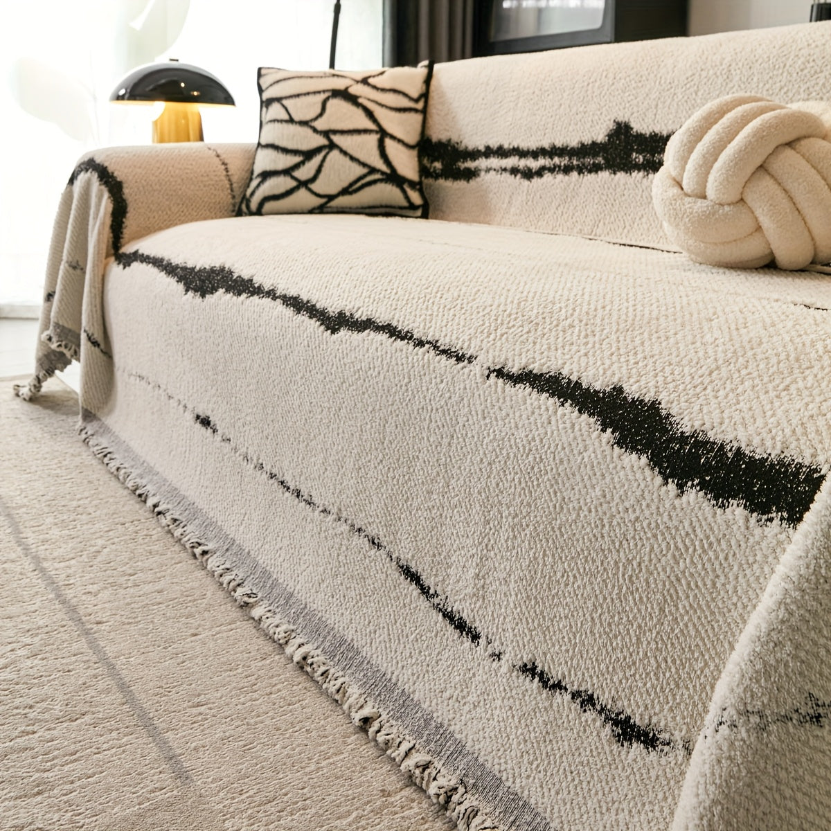 A Luxurious Vintage Chenille Sofa Cover - Reversible, Non-Slip, Cat Scratch Resistant, Machine Washable, Soft And Breathable, Featuring a Two-Tone Design with Tassels - Pet-Friendly, Suitable for All Seasons