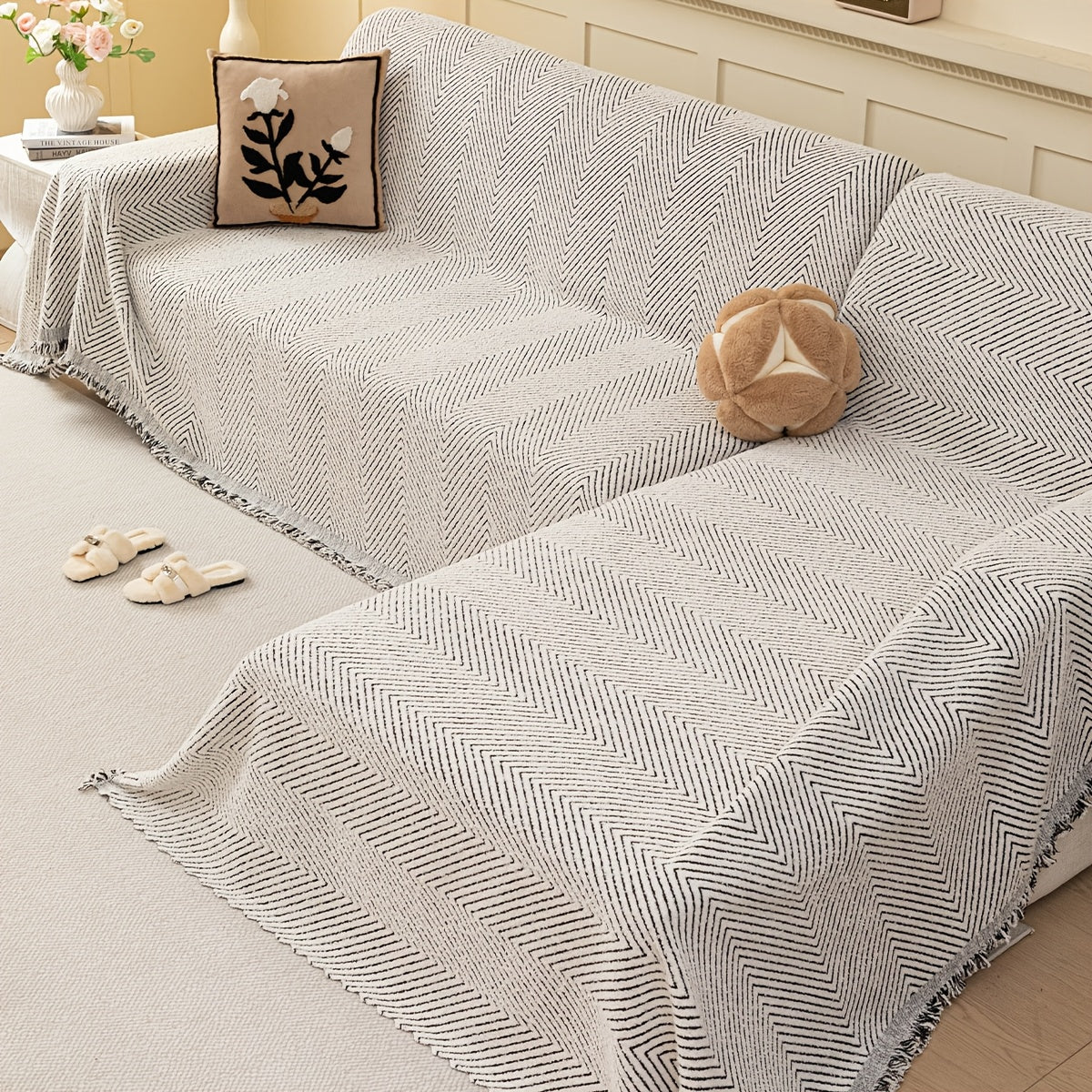 2pcs Jacquard Half-Velvet Easy Striped Sofa Cover with Tassel Decoration, Suitable for Use in Autumn And Winter, Independent Sofa Protector, Integrated Full-Cover Sofa Cover, Applicable for Bedroom, Living Room, Office, And Home Decor