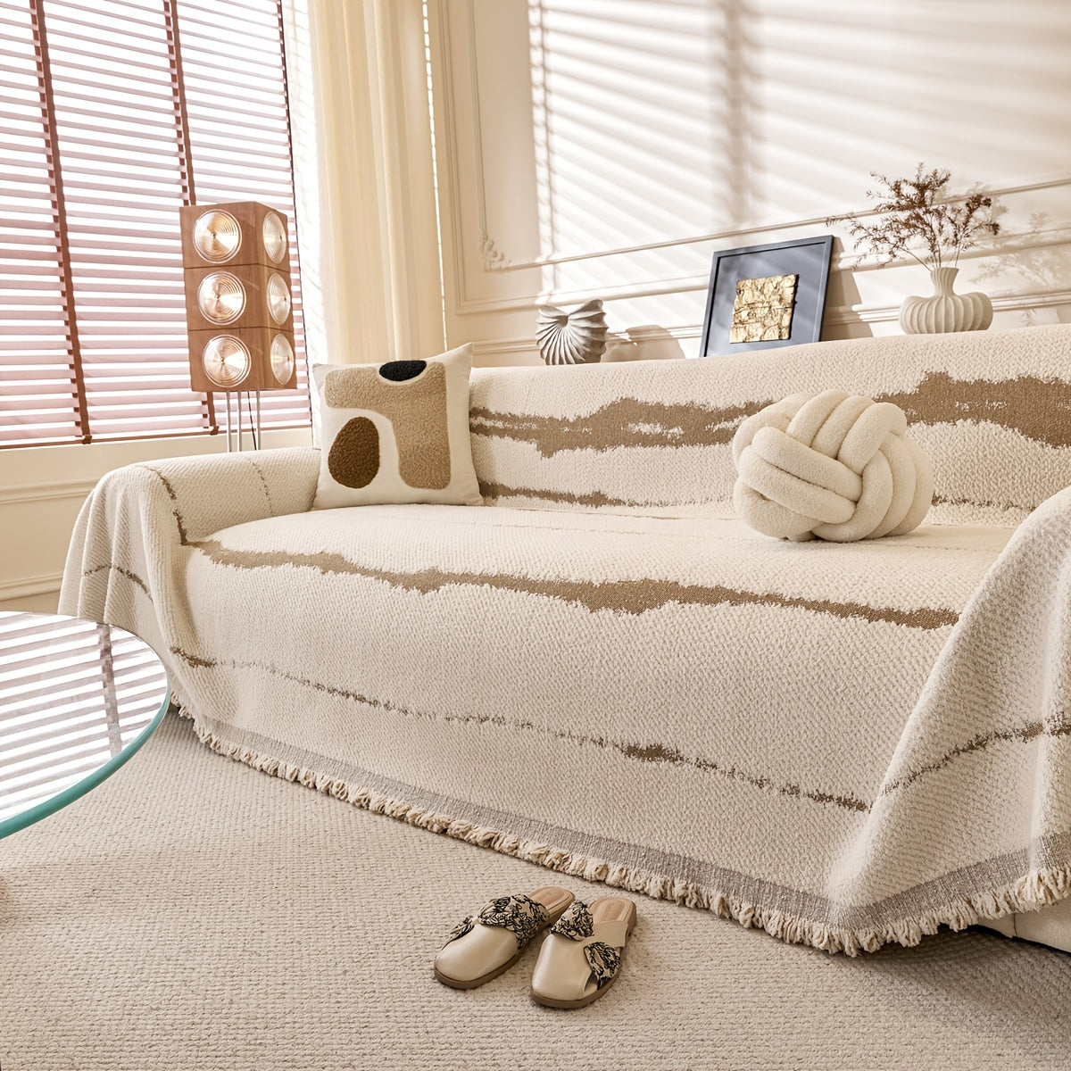 A Luxurious Vintage Chenille Sofa Cover - Reversible, Non-Slip, Cat Scratch Resistant, Machine Washable, Soft And Breathable, Featuring a Two-Tone Design with Tassels - Pet-Friendly, Suitable for All Seasons