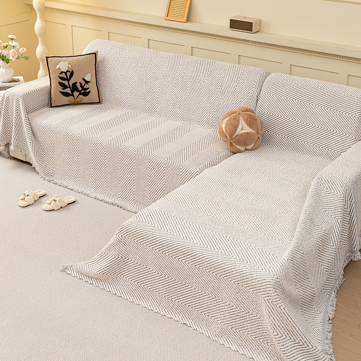 2pcs Jacquard Half-Velvet Easy Striped Sofa Cover with Tassel Decoration, Suitable for Use in Autumn And Winter, Independent Sofa Protector, Integrated Full-Cover Sofa Cover, Applicable for Bedroom, Living Room, Office, And Home Decor